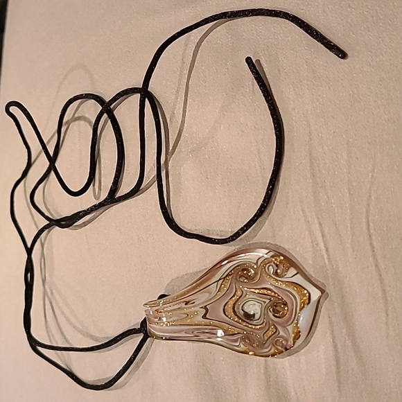 Glass pendant necklace - Picture 5 of 5